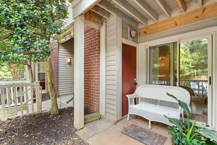 Building Photo - 1725 Ascot Way