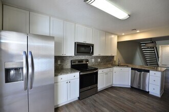 Building Photo - Updated Townhome in Larkspur Meadows