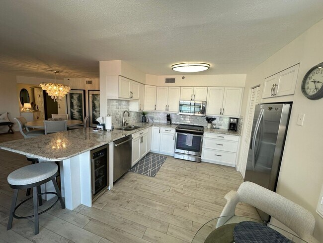 Building Photo - FURNISHED SIX MONTH RENTAL WATER VIEW BAHIA DEL MAR APRIL 29, 2026-OCT. 31, 2026