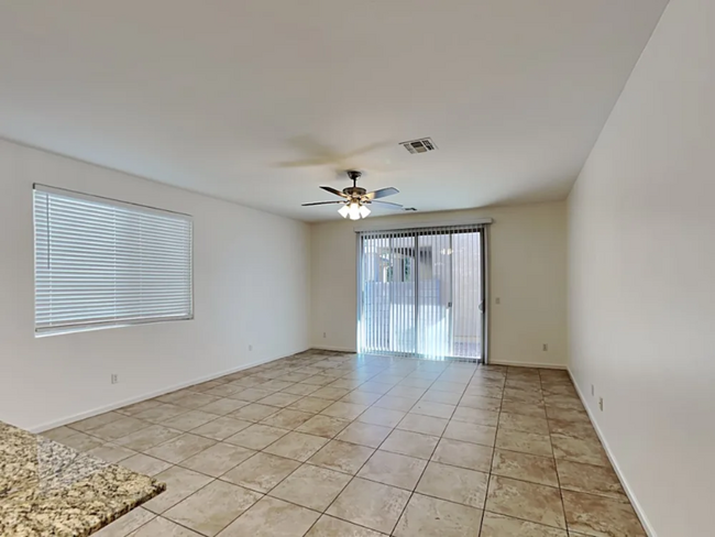 Building Photo - 1373 S Ponderosa Dr