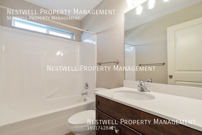 Building Photo - Beautiful 3-bed Townhome in Farmington in