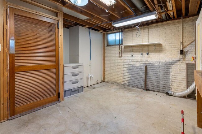 Building Photo - 7221 Lexington Ave