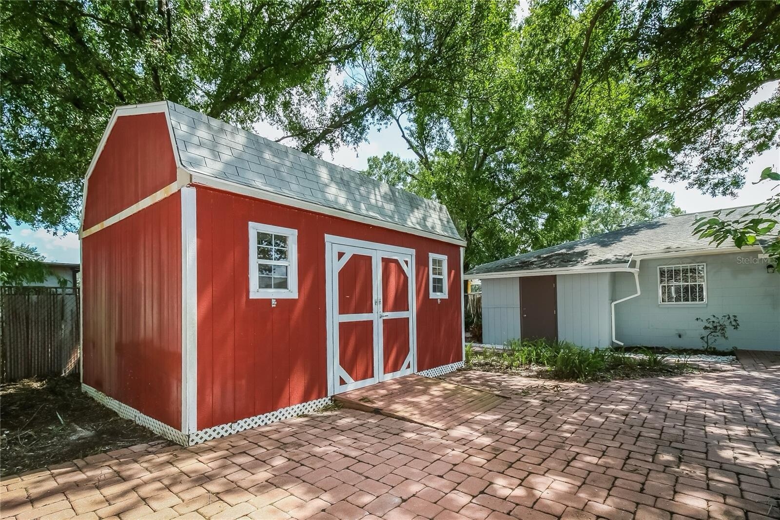 Building Photo - 804 Greenbriar Dr