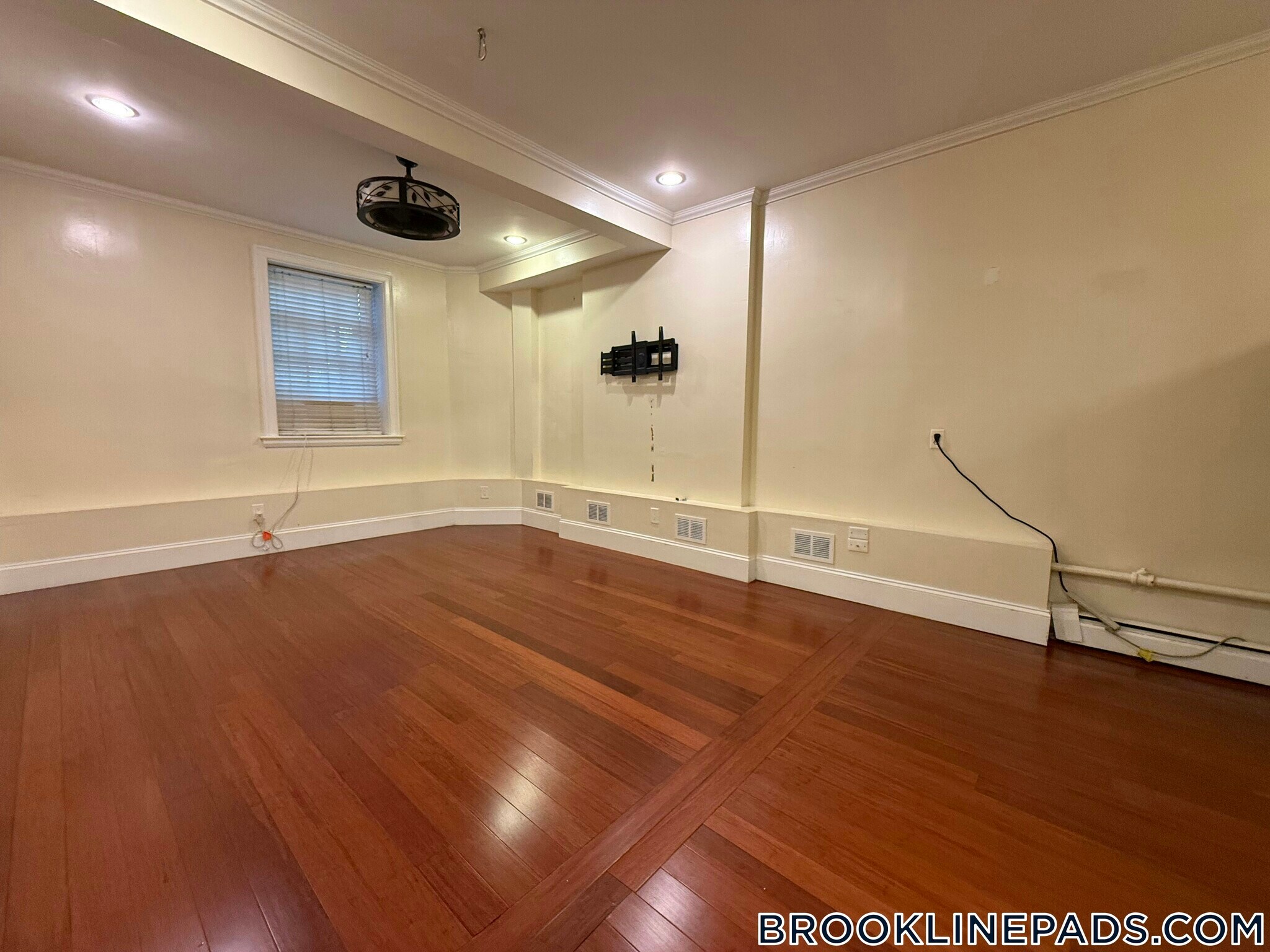 Building Photo - 1253 Beacon St