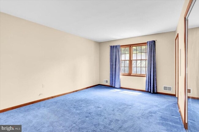 Building Photo - 20 Lehland Dr