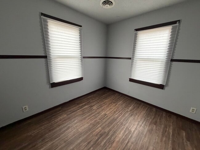 Building Photo - 602 English-W