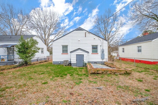 Building Photo - 908 N 38th St