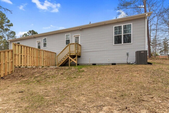 Building Photo - MUST SEE! 2 Bed / 2 Bath End Unit in Raleigh