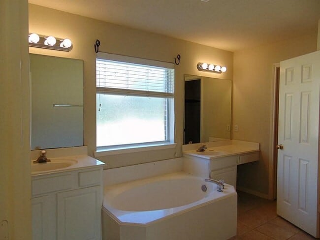 Building Photo - 11102 Creekline Meadow Ct