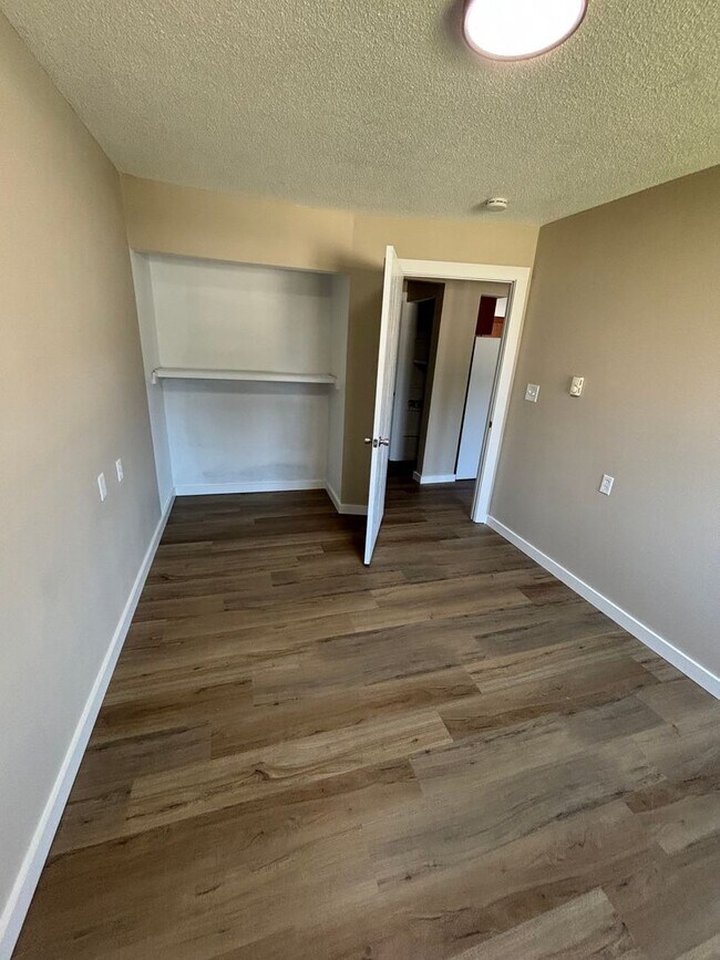 Building Photo - Fairview Apartments