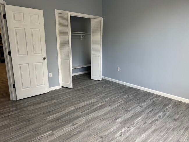 Building Photo - 155 Clifton Ave