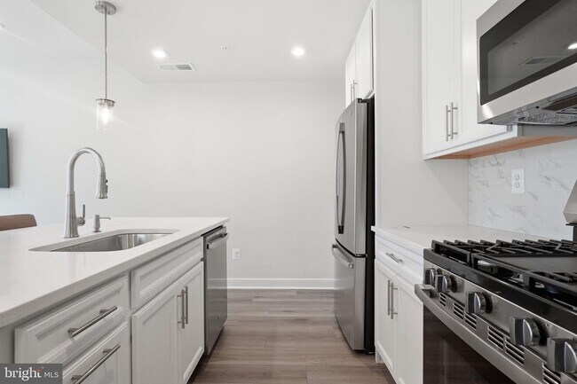 Building Photo - 42548 Invergordon Ter