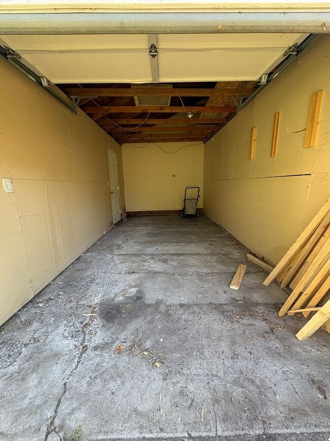 Building Photo - 2923-2925 Poly Dr