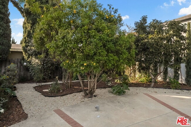 Building Photo - 15005 Killion St