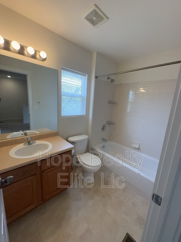 Building Photo - 5198 Dovetail Ln