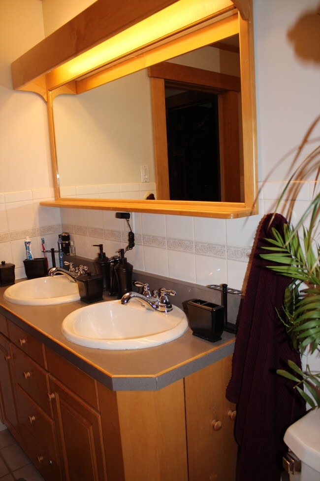 Building Photo - 1004 Winterton St