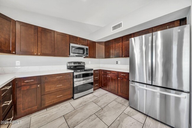 Building Photo - 5044 E Paradise Ln