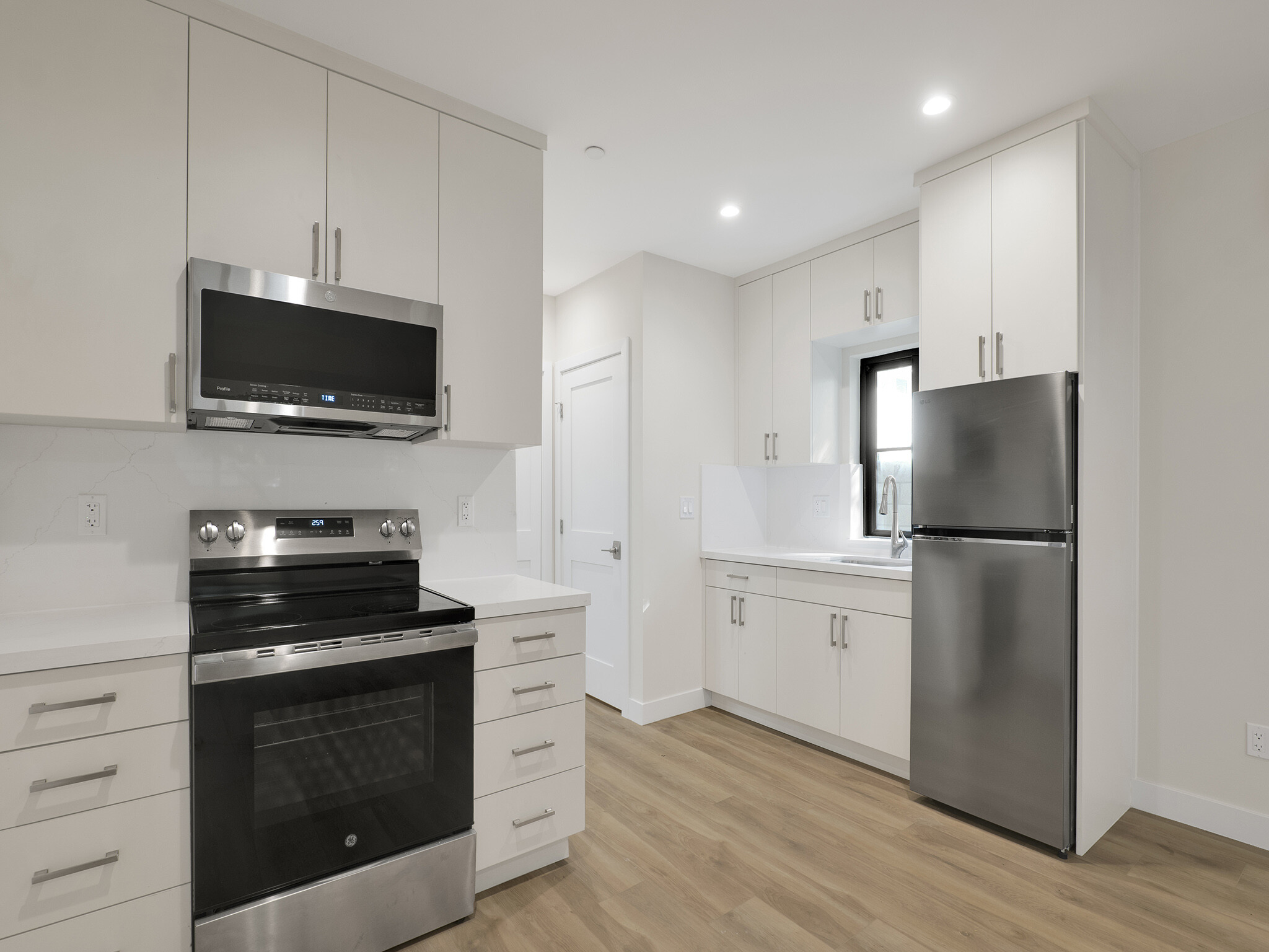 Building Photo - 3190 Los Robles Rd