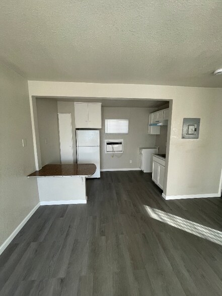 Building Photo - 535 El Centro Ave