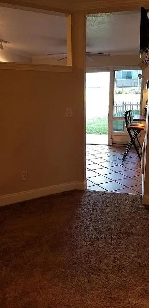 Building Photo - One Bedroom Condo Walking Distance to CU with Fenced Backyard and Flatiron Views!