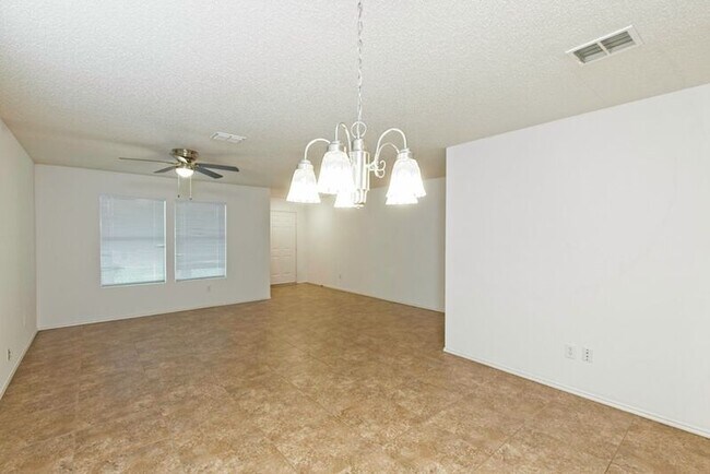 Building Photo - 2508 Clear Brook Dr