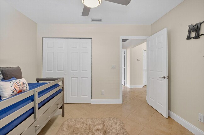 Building Photo - 1002 Julia Heights Dr