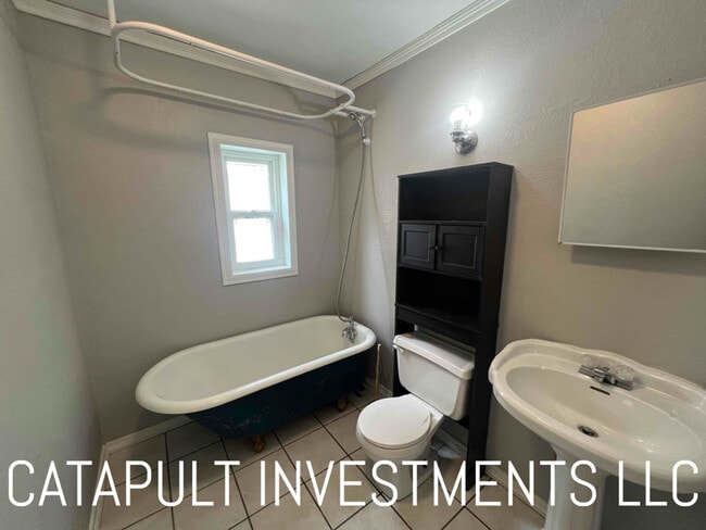 Building Photo - 1209-14 1/2 14 1/2 St