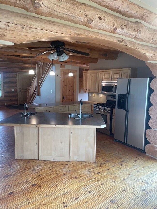 Building Photo - Charming Log Home For Rent with Large Shop & Spacious Yard