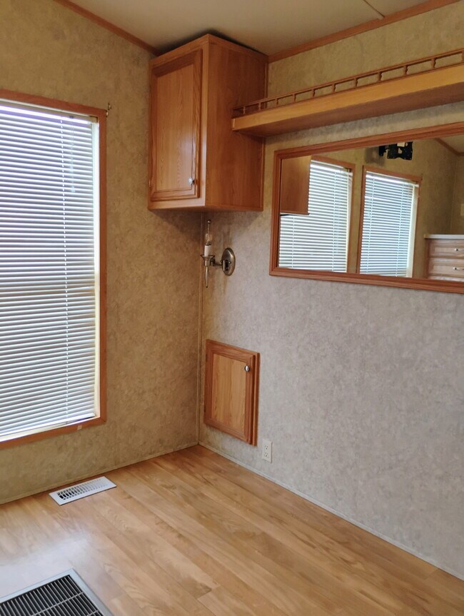 Building Photo - 5A - Park Model  pec meter 572327