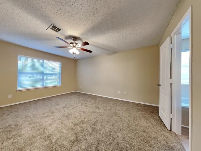 Building Photo - 7205 Silktree Ct
