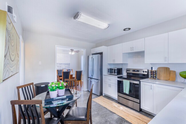 Building Photo - 569 Mapleview Dr