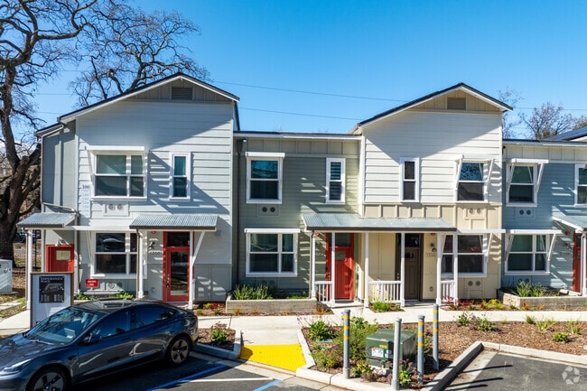 Building Photo - Esperanza Place