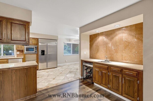 Building Photo - 4305 Whispering Oak Cir