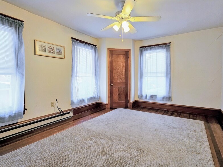 Building Photo - 534 Walnut St