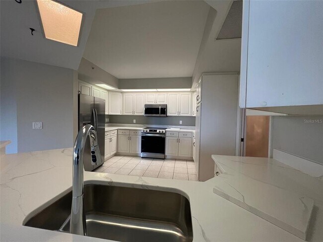 Building Photo - 670 Island Way