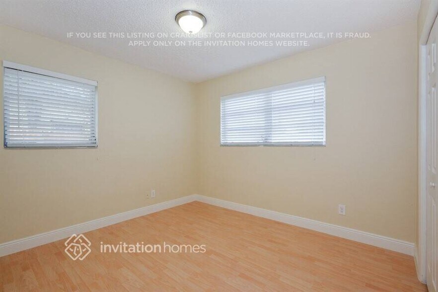 Building Photo - 3100 SW 20th Ct