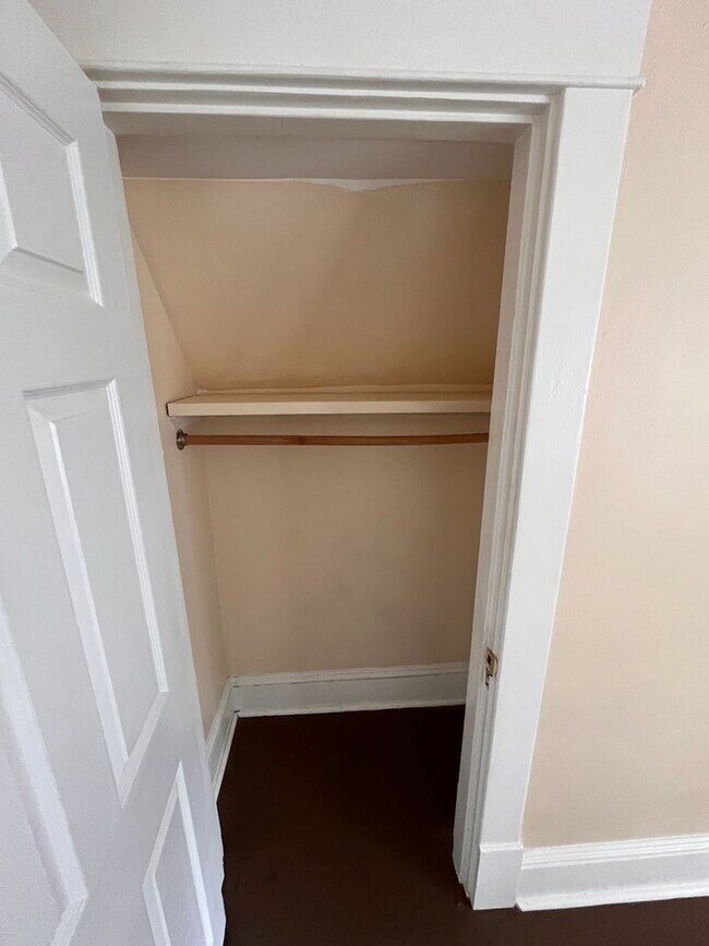 Building Photo - 3 Bedroom || 1.5 Bathroom Home