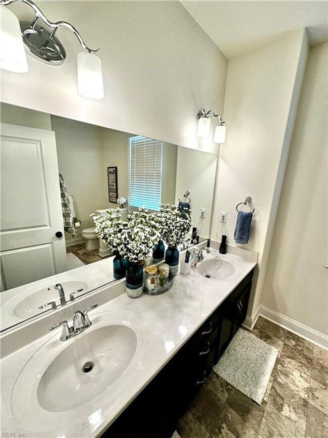 Building Photo - Stunning Modern Haven