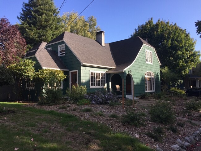Primary Photo - 2402 NE 15th Ave