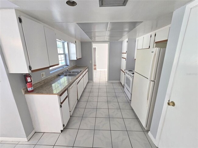 Building Photo - 6117 Shadow Wood Ct