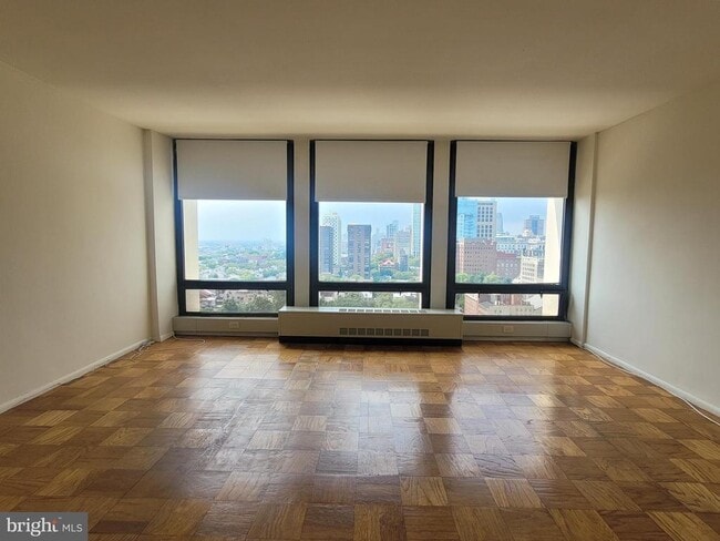 Building Photo - 210 Locust St