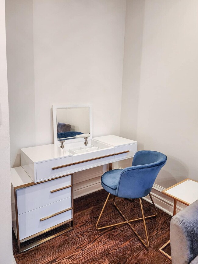 Building Photo - 68 E Cedar St