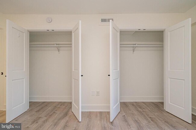 Building Photo - 1300 Army Navy Dr