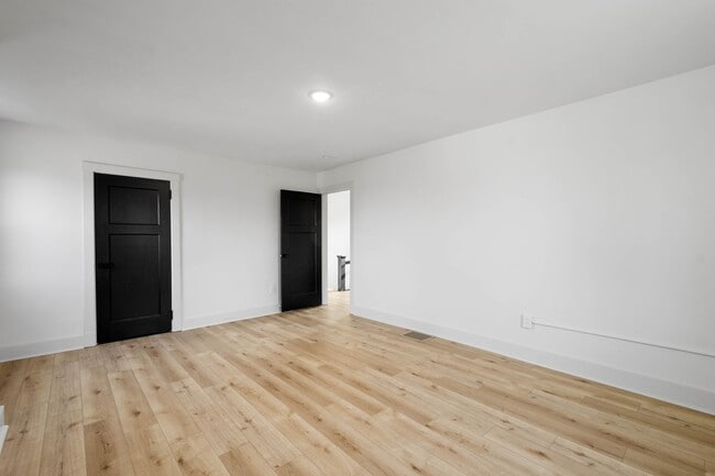 Building Photo - Start the New Year in a new home! This FULLY RENOVATED 3-bedroom in Penn Hills is ready and waiti...