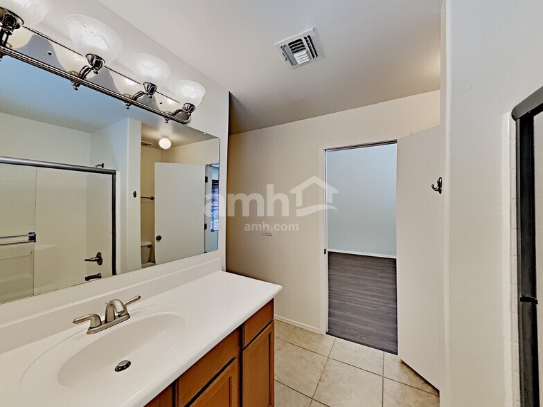 Building Photo - 3207 S 94th Ave