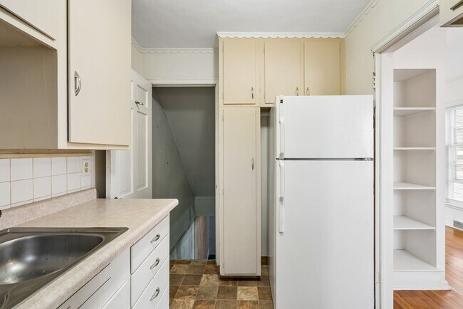 Building Photo - 2100 Sumner St