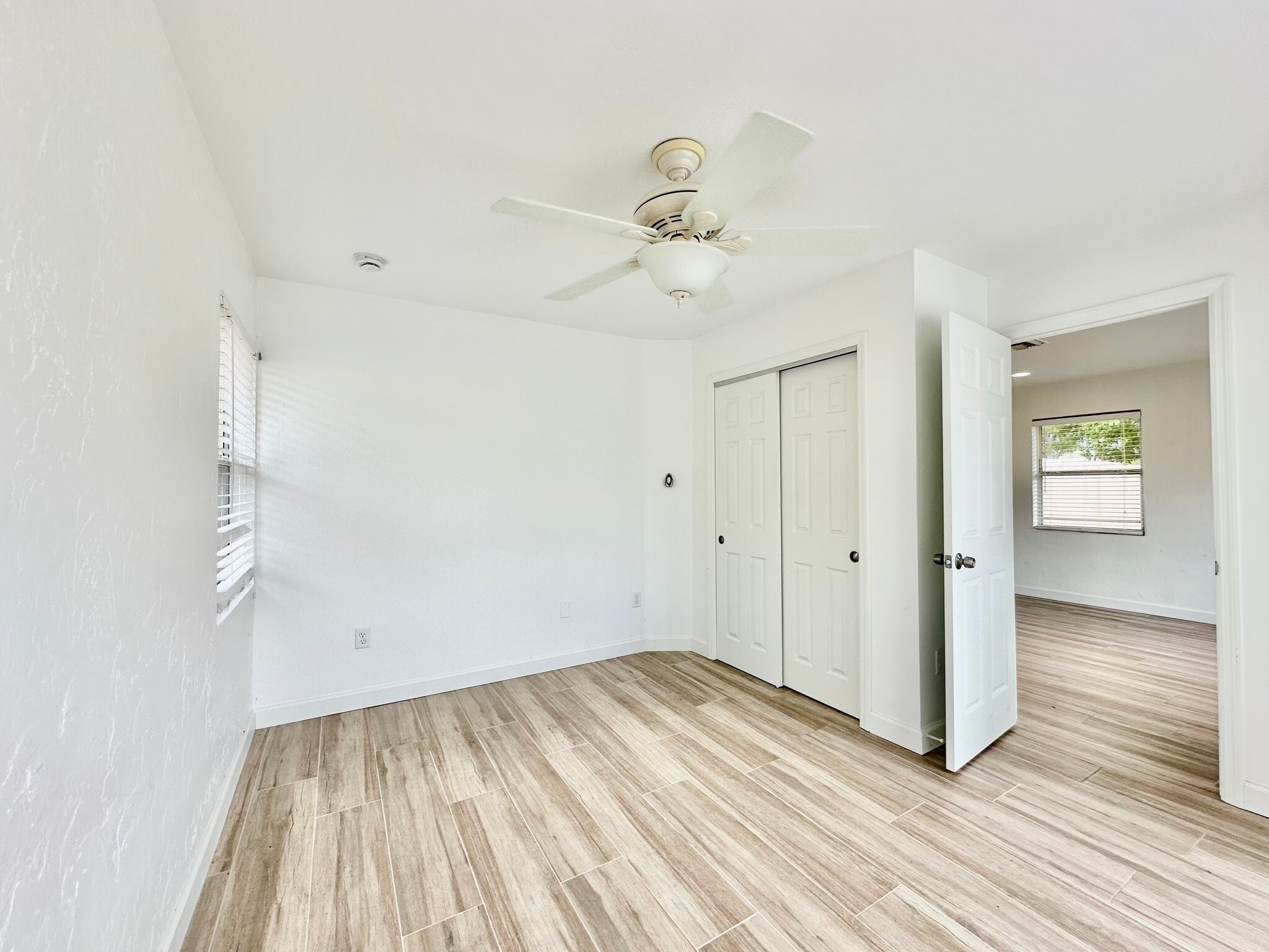 Building Photo - 4241 Tarpon Ave