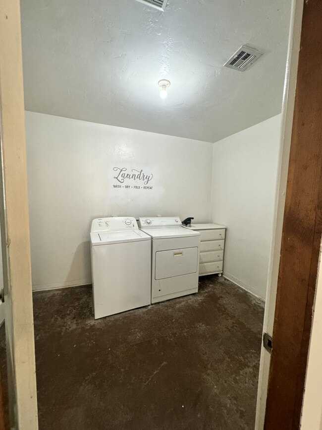 Building Photo - 6132 N 16th Dr