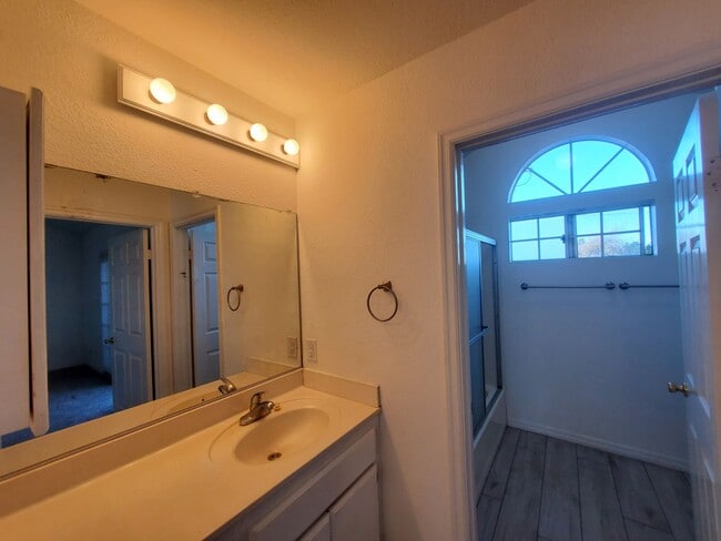 Building Photo - 1510