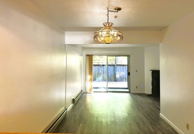 Building Photo - 1358 Parkway Dr